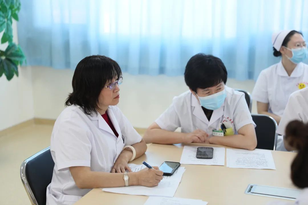 全省首家！中國醫(yī)科大學附屬第一醫(yī)院專家來“查房”，家門口享國內(nèi)優(yōu)質(zhì)醫(yī)療資源！(圖3)