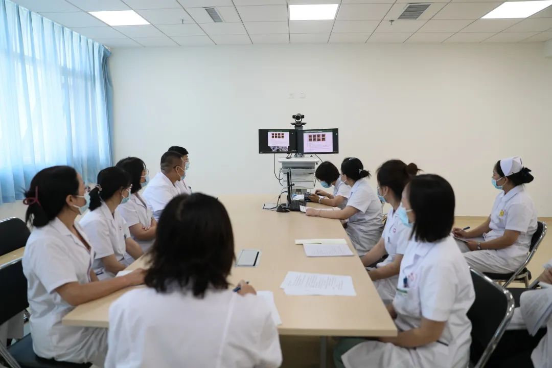 全省首家！中國醫(yī)科大學附屬第一醫(yī)院專家來“查房”，家門口享國內(nèi)優(yōu)質(zhì)醫(yī)療資源！(圖1)