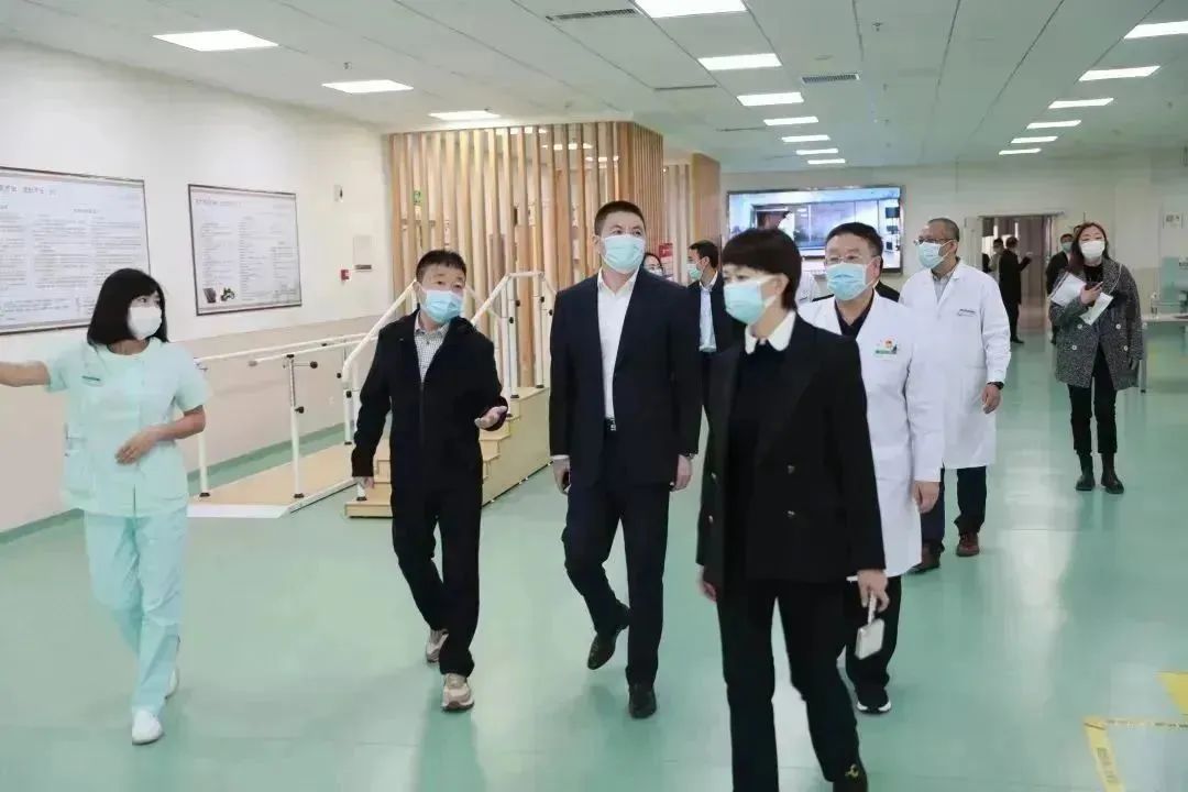 龍港區(qū)人大、區(qū)政府領(lǐng)導(dǎo)一行視察調(diào)研龍港國(guó)際醫(yī)療健康產(chǎn)業(yè)園(圖6)