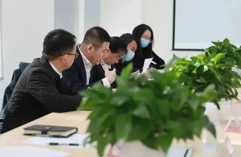 龍港區(qū)人大、區(qū)政府領(lǐng)導(dǎo)一行視察調(diào)研龍港國(guó)際醫(yī)療健康產(chǎn)業(yè)園(圖13)