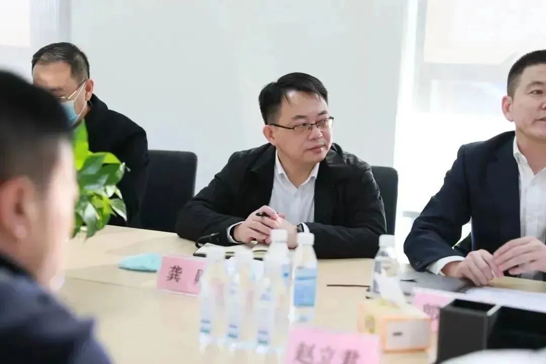 龍港區(qū)人大、區(qū)政府領(lǐng)導(dǎo)一行視察調(diào)研龍港國(guó)際醫(yī)療健康產(chǎn)業(yè)園(圖12)