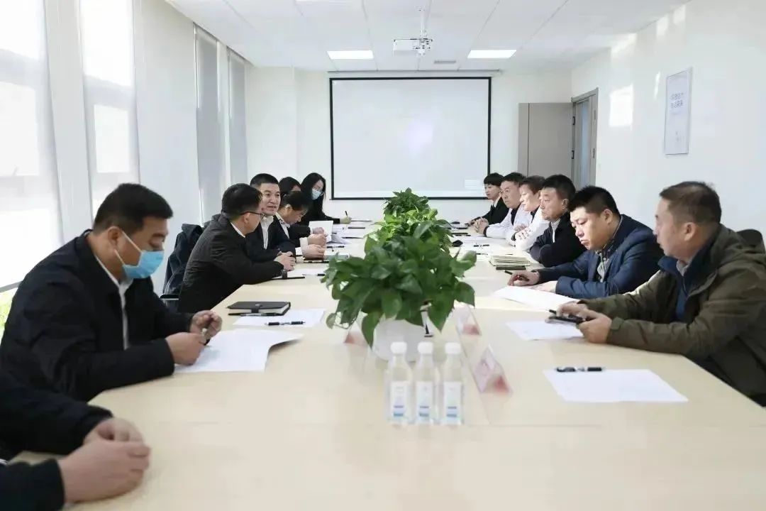 龍港區(qū)人大、區(qū)政府領(lǐng)導(dǎo)一行視察調(diào)研龍港國(guó)際醫(yī)療健康產(chǎn)業(yè)園(圖10)
