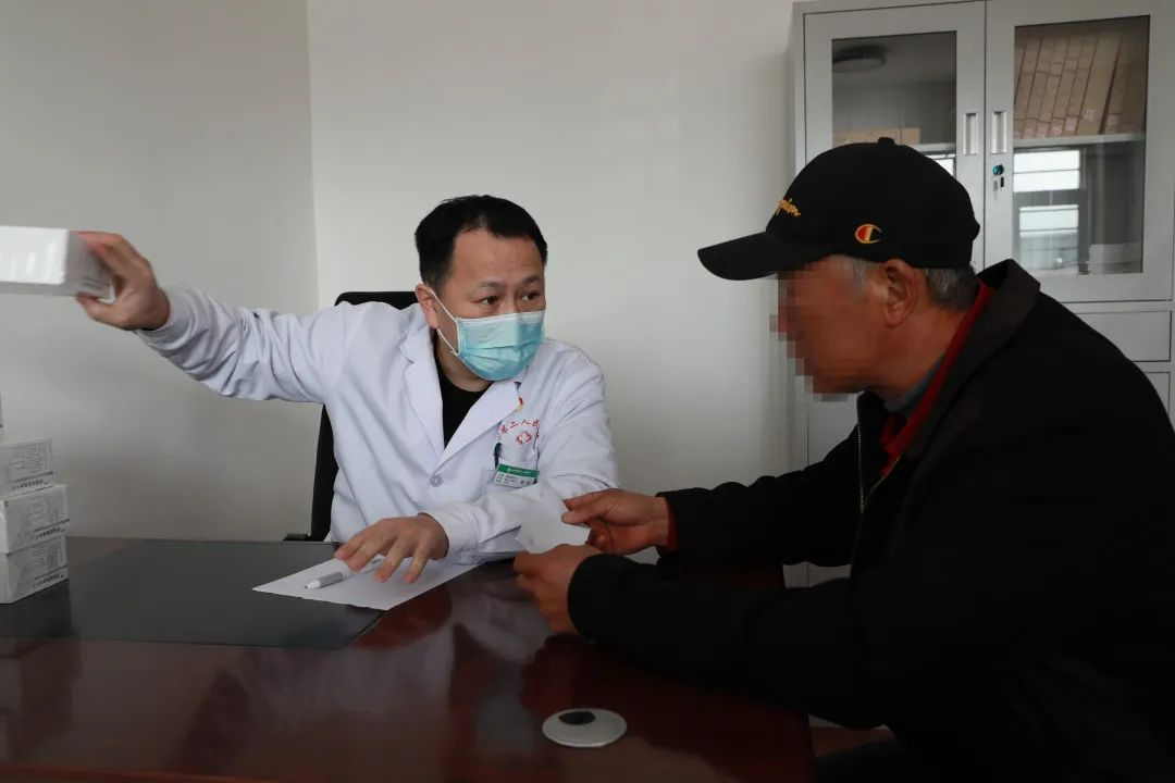 踐行黨的二十大精神，市二院黨員開展大型公益出診！(圖1)